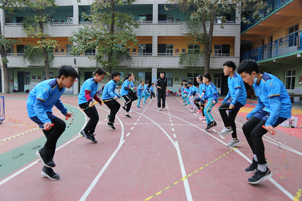 乐鱼体育官网郑州市金水区文化路第二小学开展体育课程活动(图3)