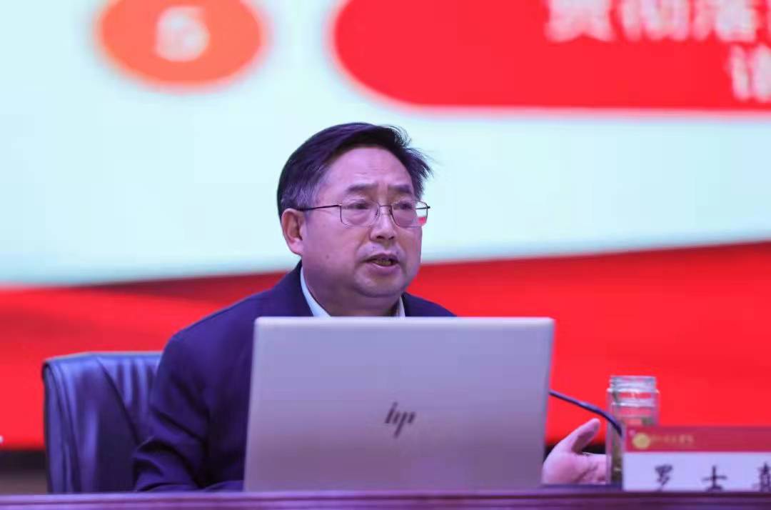 贾正国,冯长安,赵会利,杨保成,王威等校领导同各基层党组织负责人和