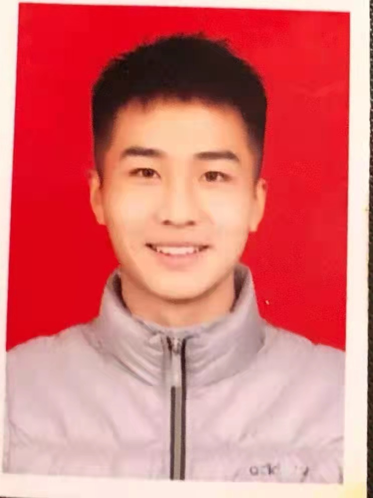 见义勇为的年轻人邢晓冉证件照(苏村乡王会村委会供图)今年刚满18周岁