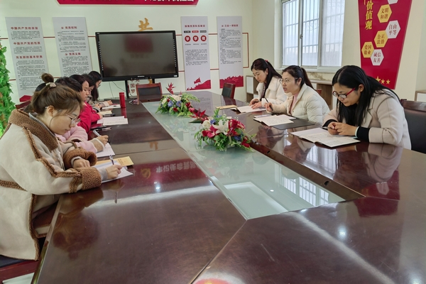 马寨一中研究新课标探讨新课题