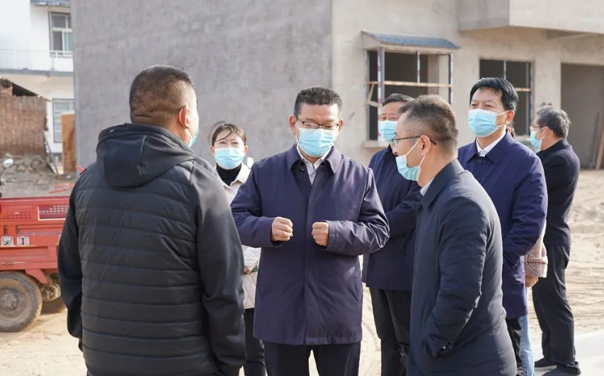 兰考县领导丁向东督导白云山村疫情防控和美丽乡村建设工作