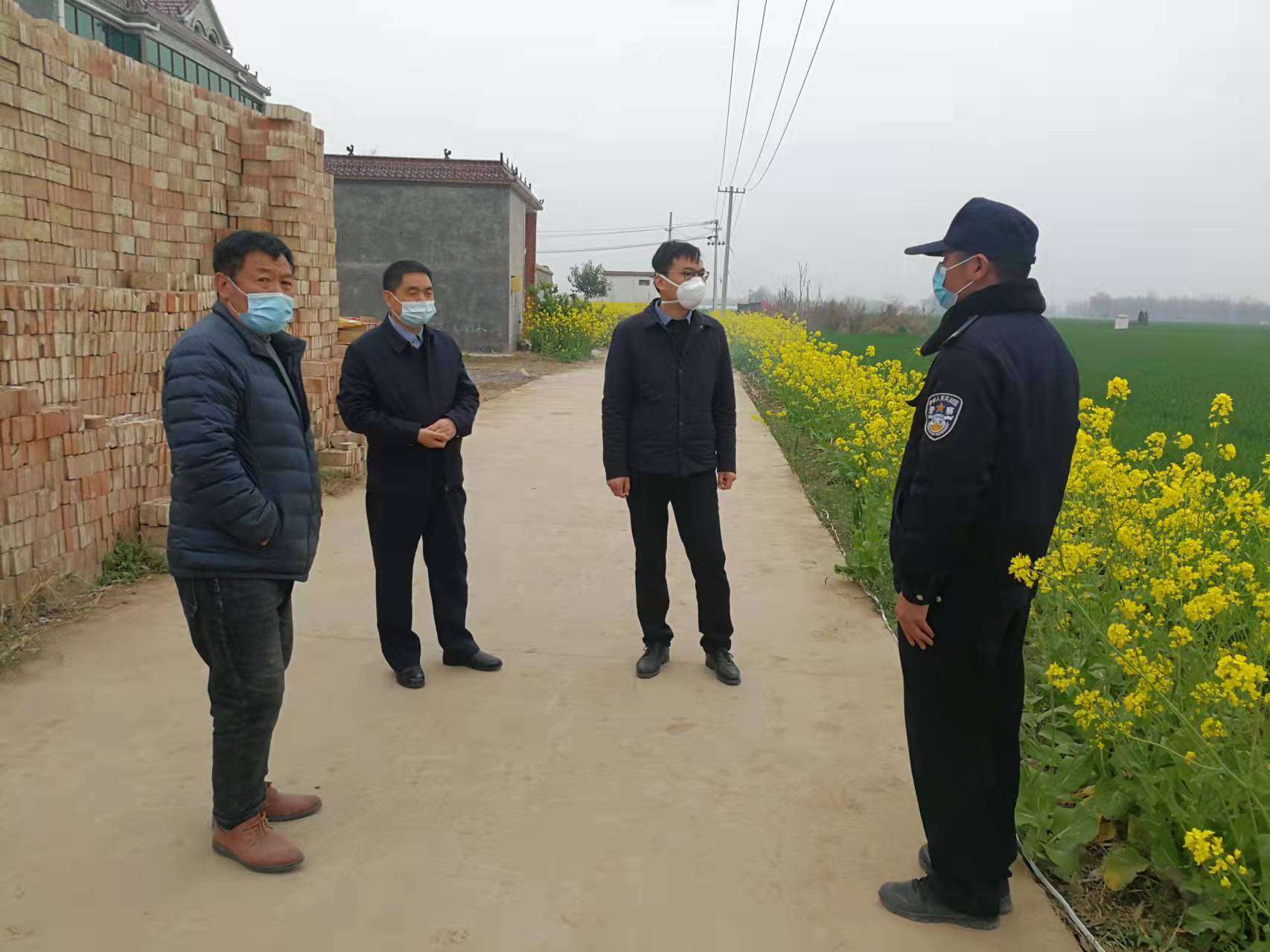 杞县领导吕存伟深入板木乡督导检查疫情防控工作