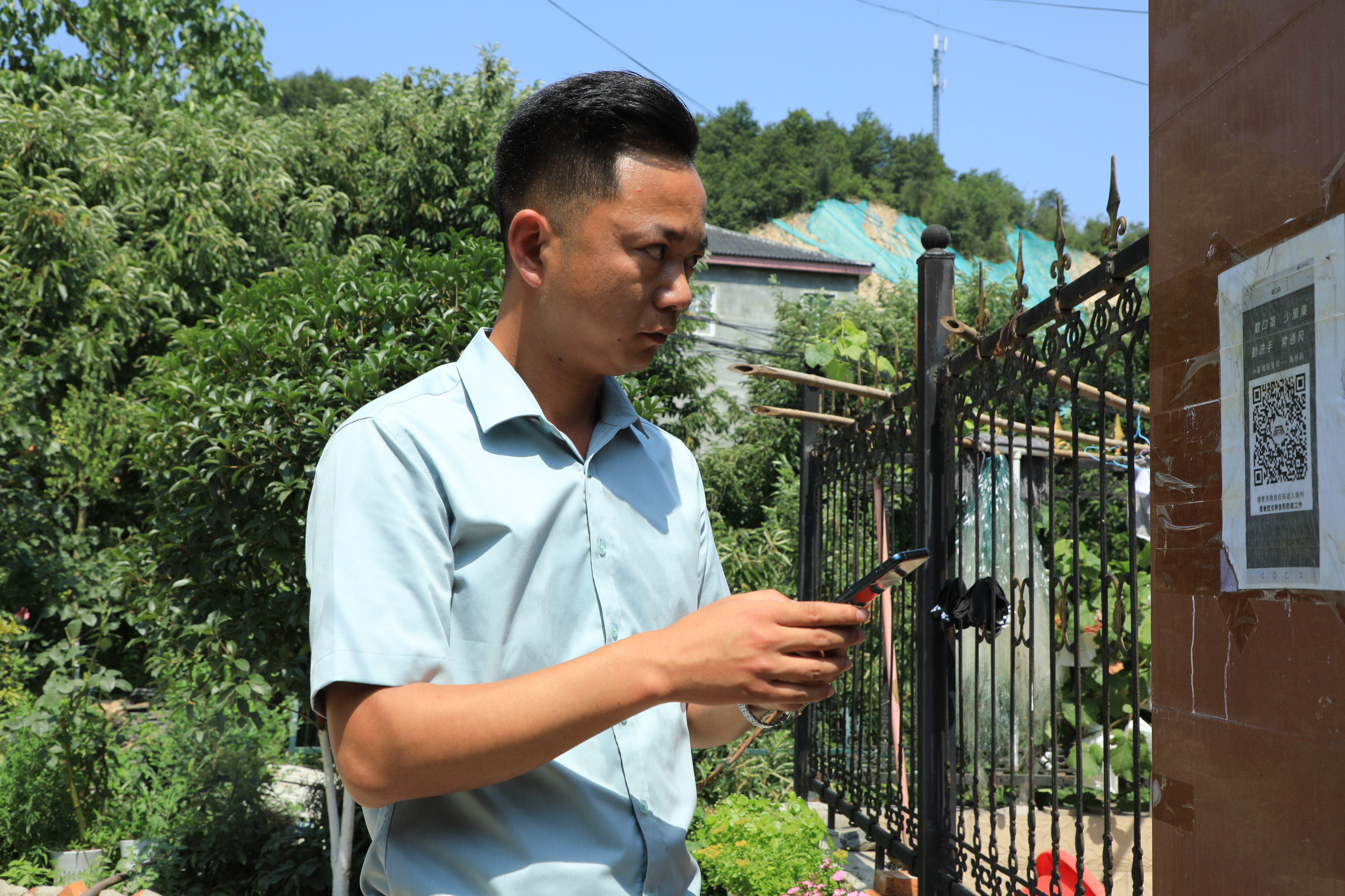 奋进新征程建功新时代我们的新时代胡海鹏坚守初心扎根乡村热土