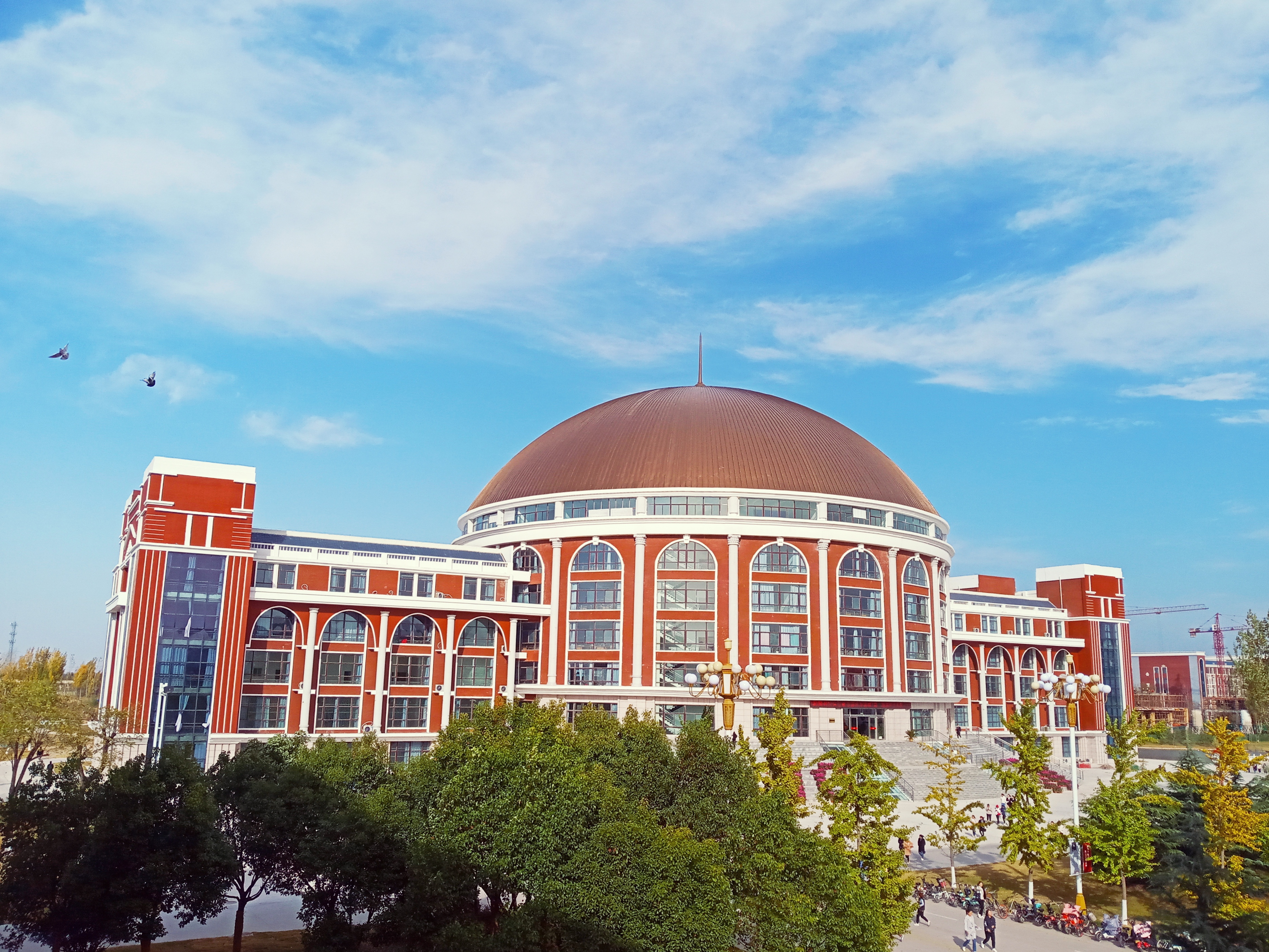 高招直通车一组镜头带你走进商丘学院应用科技学院