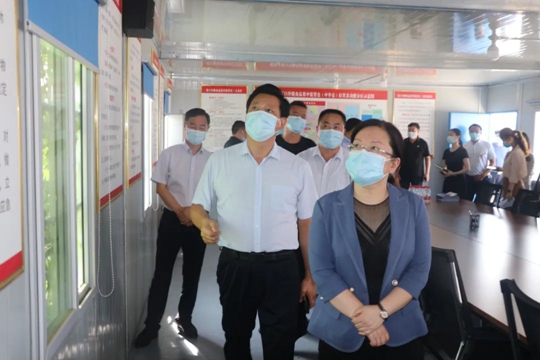 中牟县委书记丁文霞一行到万邦市场调研防疫保供工作