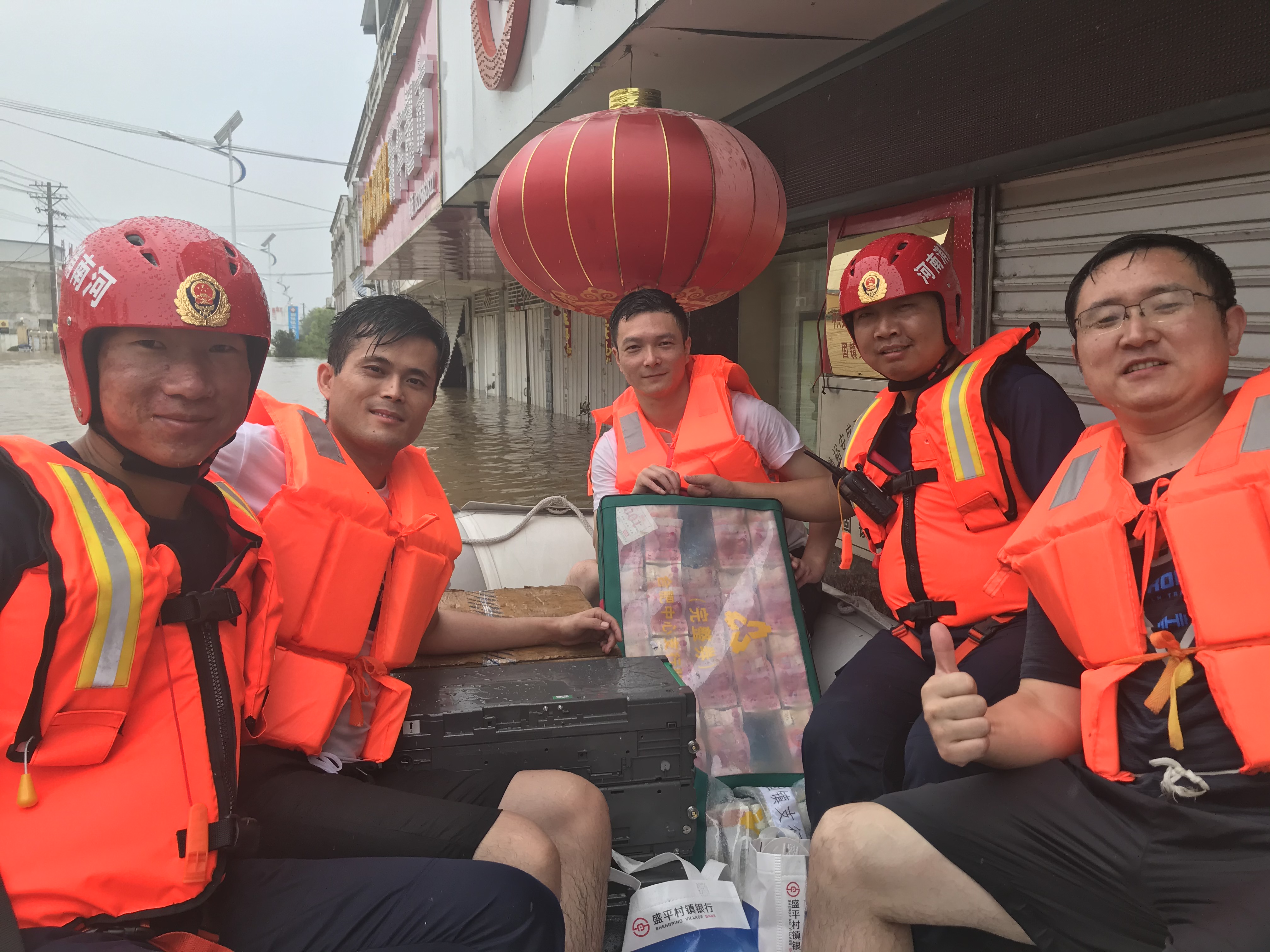 朱海涛|还记得那300万吗？河南消防员洪水中抢运出近300万现金成了灾民“救命款”