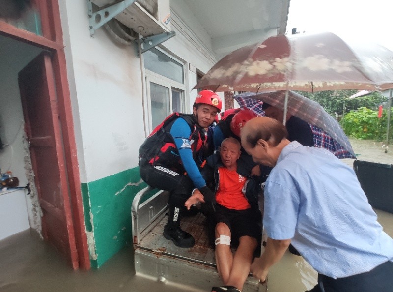 暴雨|暴雨突袭周口！23名瘫痪老人被困敬老院，多亏了他们！