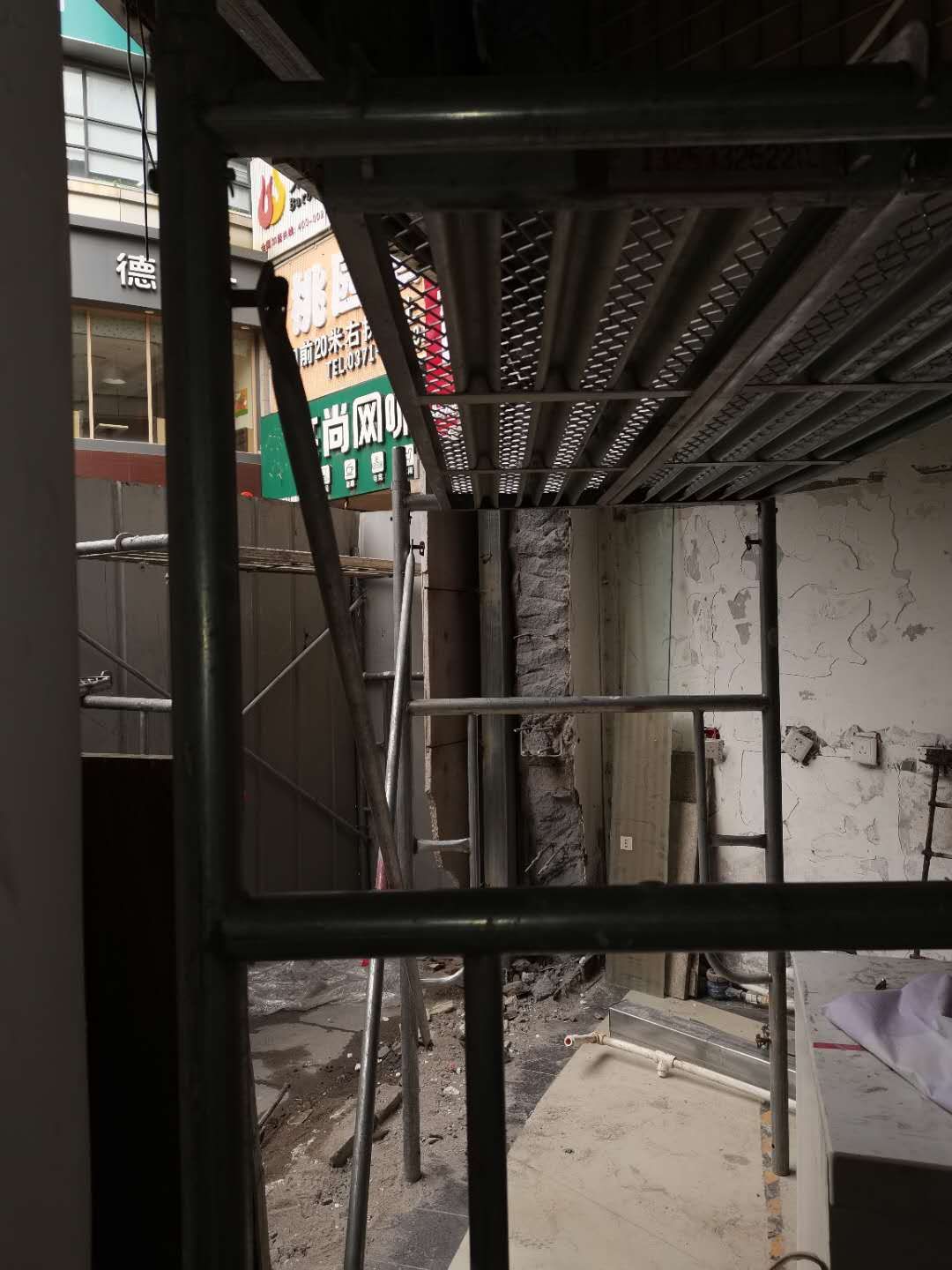 法制|凿掉墙壁欲作门店 执法部门责令＂恢复原状”