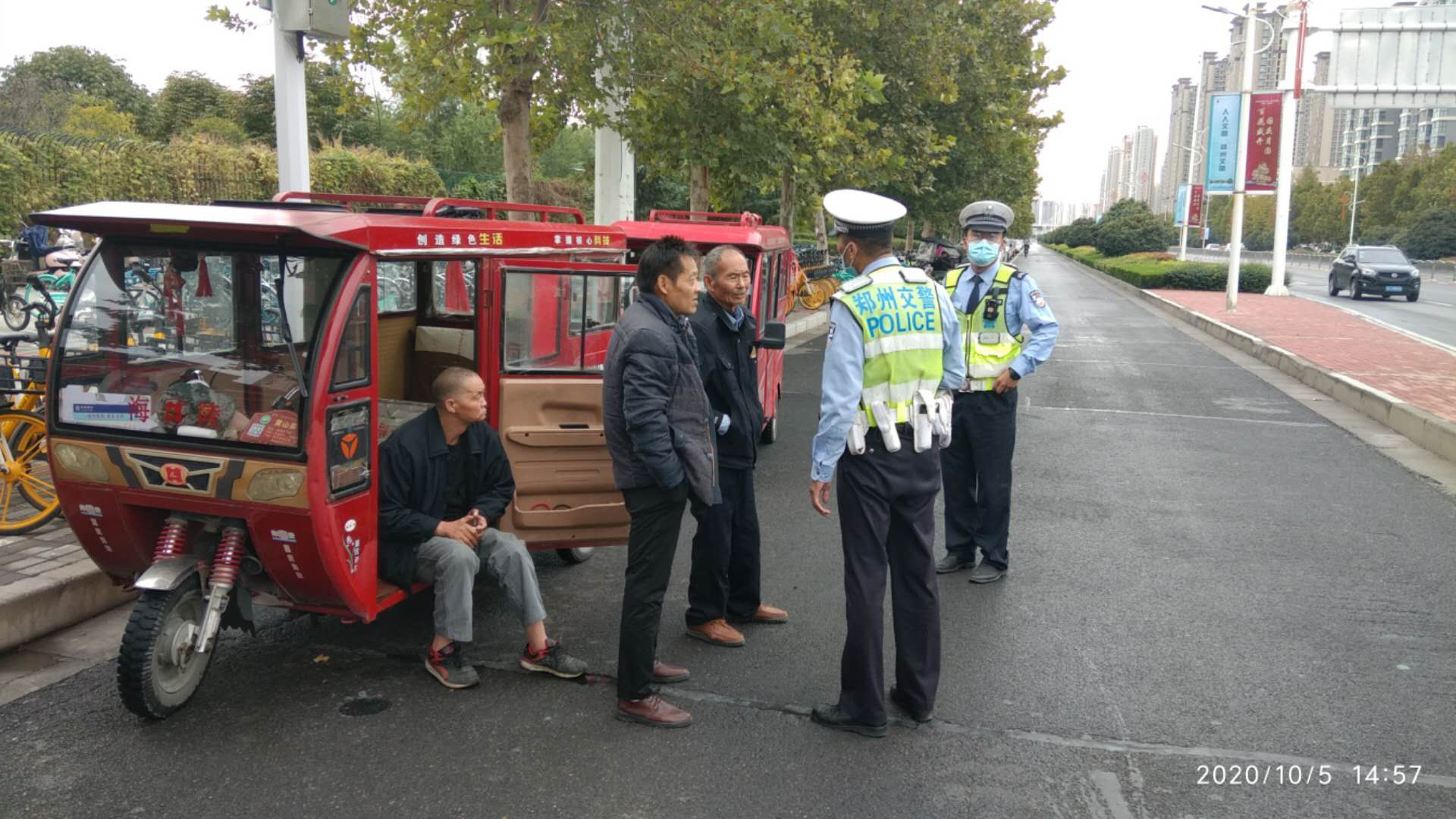 |双节期间，郑州交警队持续开展重点车辆违法整治