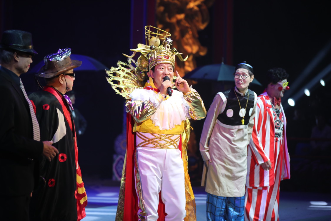 牛群扮"滑稽国王"嗨翻全场,全国滑稽笑匠开封角逐"金菊奖"