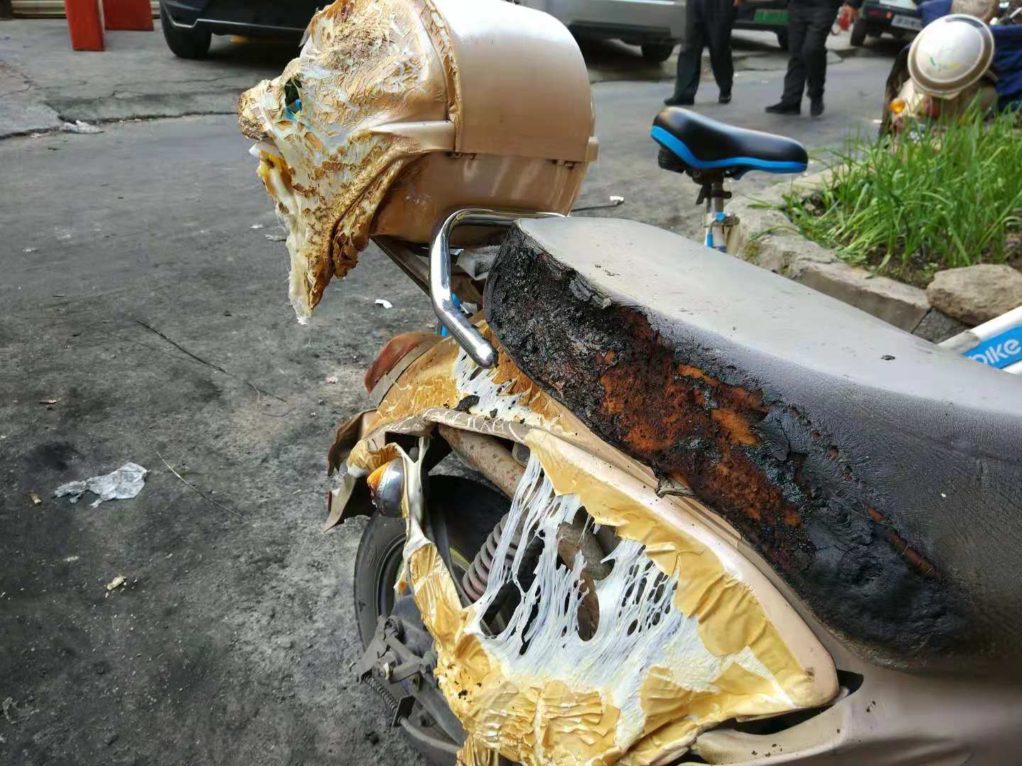 现场帮助维持秩序的巡防员邵明,张文龙介绍称,早上接班后,他们获知