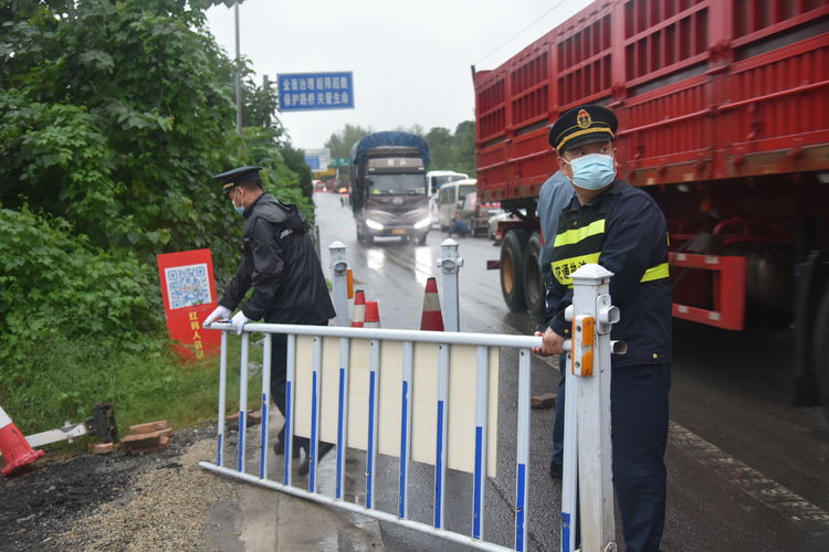 三門峽310國道疫情防控卡點撤離恢復正常通車