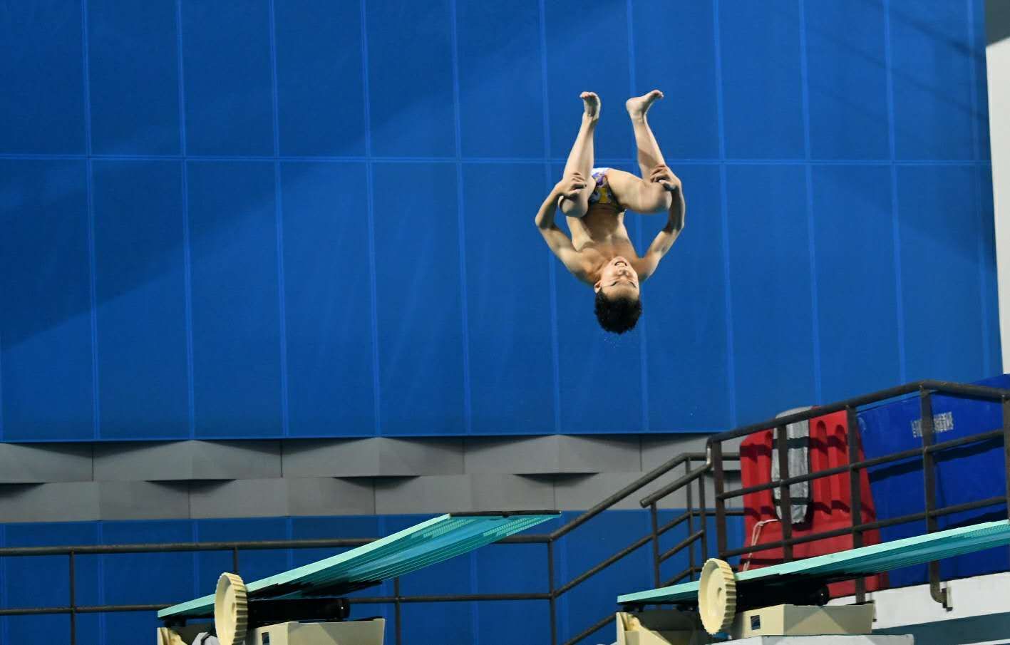 精力放在了青少年培养上,省体育中心业余体校常年开展青少年游泳,跳水