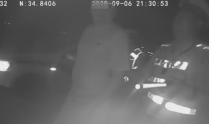郑州交通|郑州中牟交警在乡间道路夜查，同一路口7分钟内逮住俩“酒鬼”