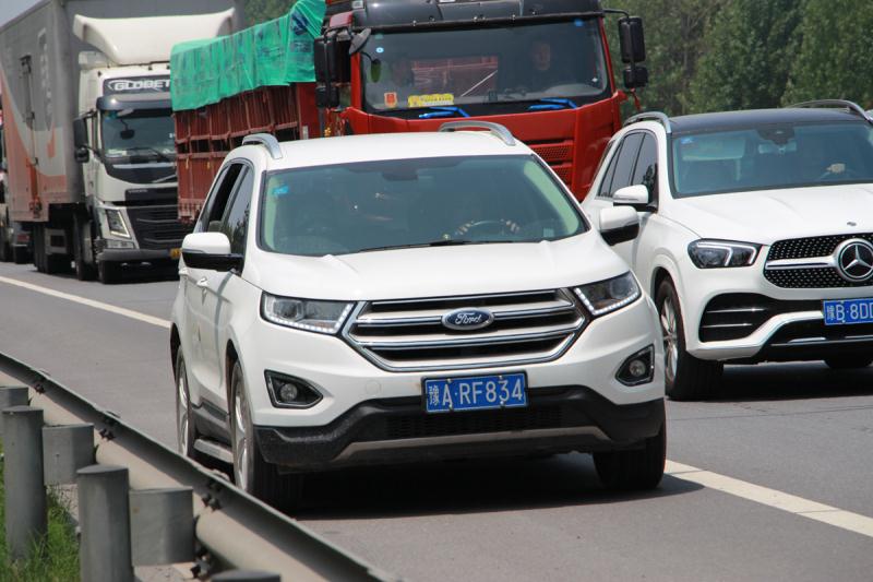 河南高速交警曝光百輛端午假期違法占用應(yīng)急車道車輛