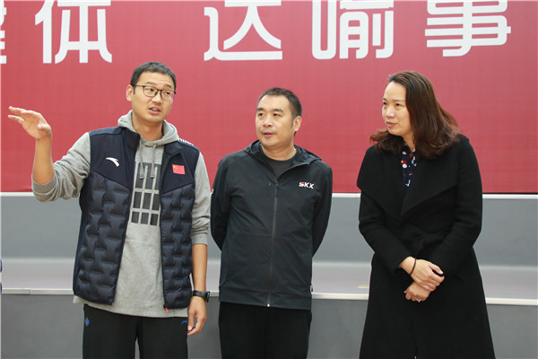 前奥运冠军现北京体育大学中国篮球学院党总支书记陈中莅临郑州11中