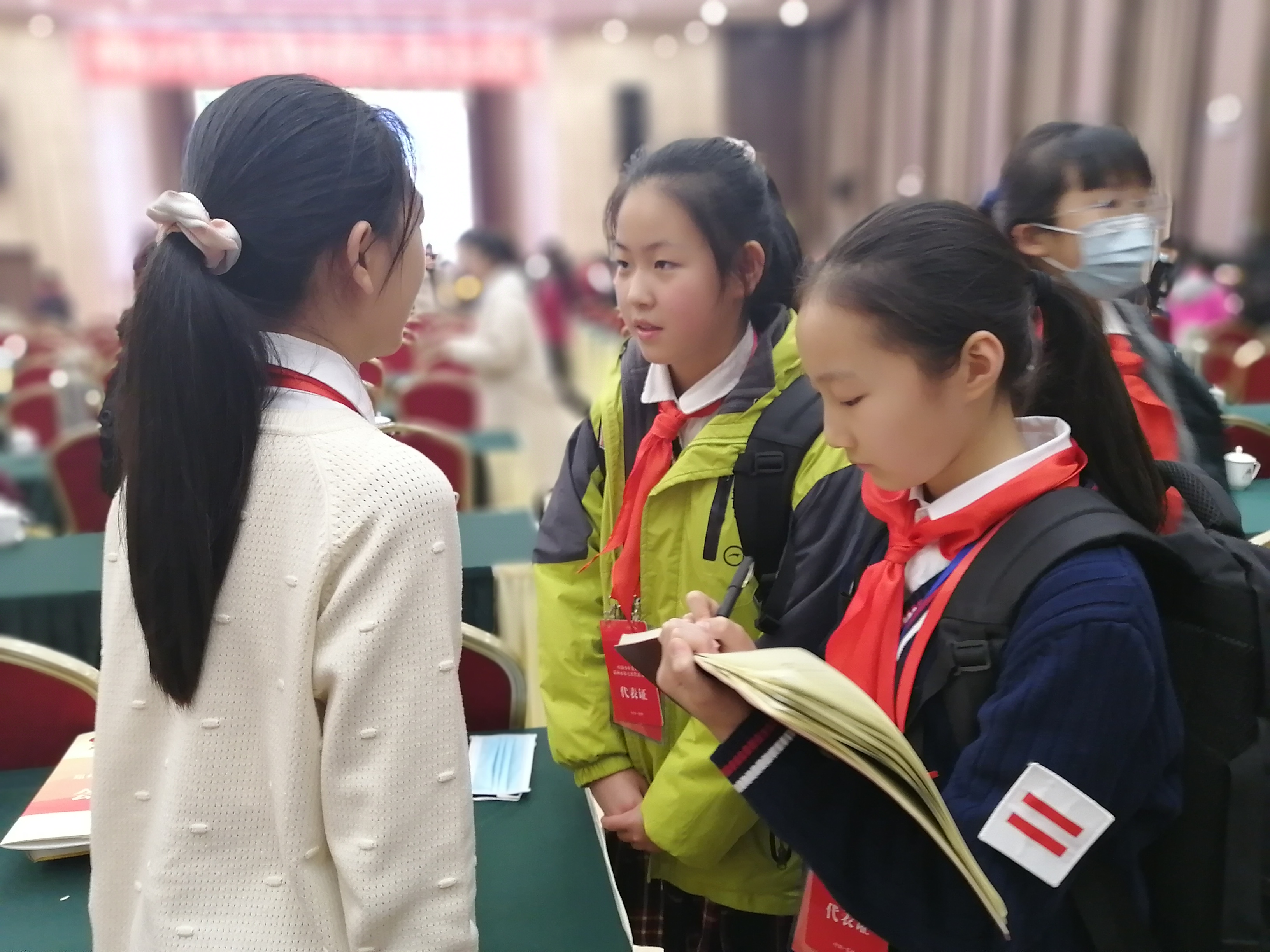 管城区第二实验小学队员董梦暄说道"我非常喜欢学校的七彩社团活动