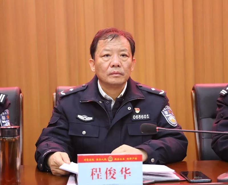 对于罗海龙的发言,周口市公安局党委委员,副局长程俊华在会议上高度