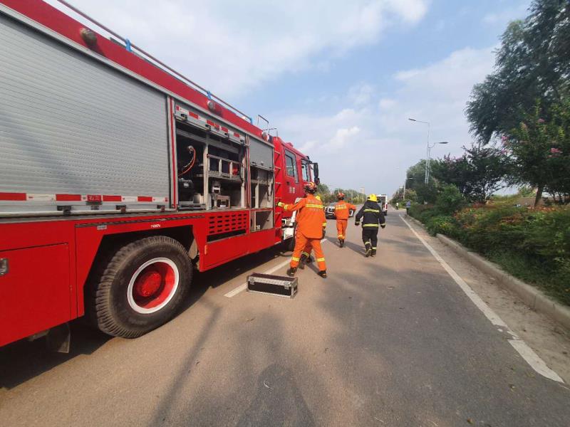 开封,商丘两地交警联合举行道路交通事故应急救援联合演练
