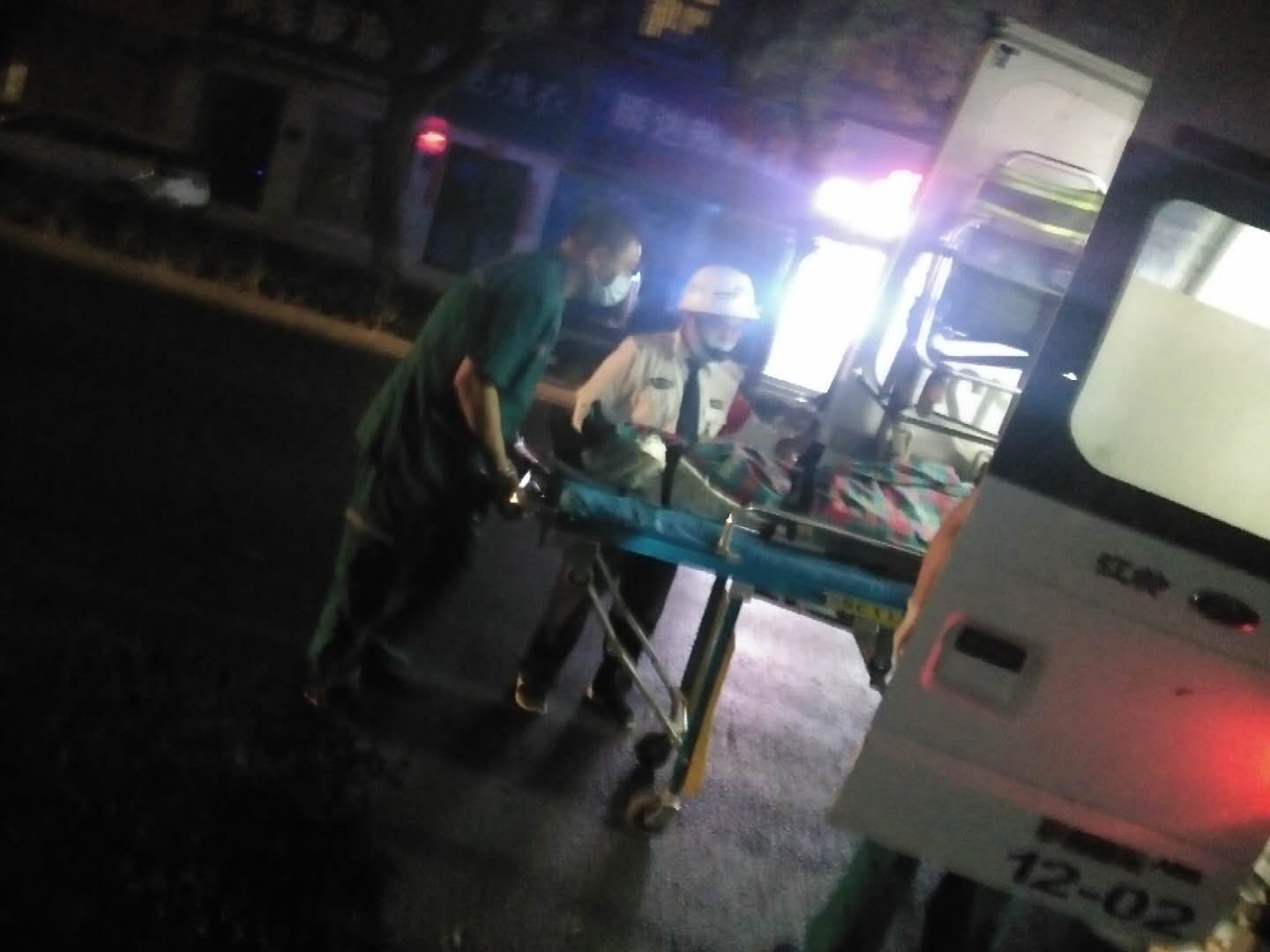 |双节长假首日 老人家中突发病热心人急救援