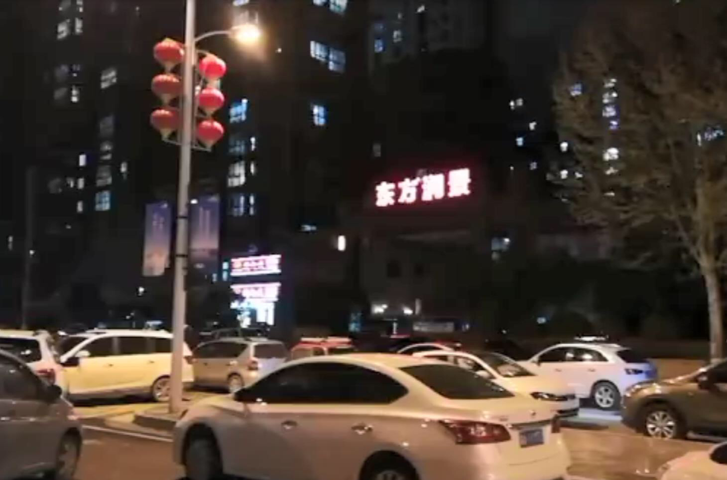 『中牟』中牟交警出动拖车，疏通商都大道“肠梗阻”
