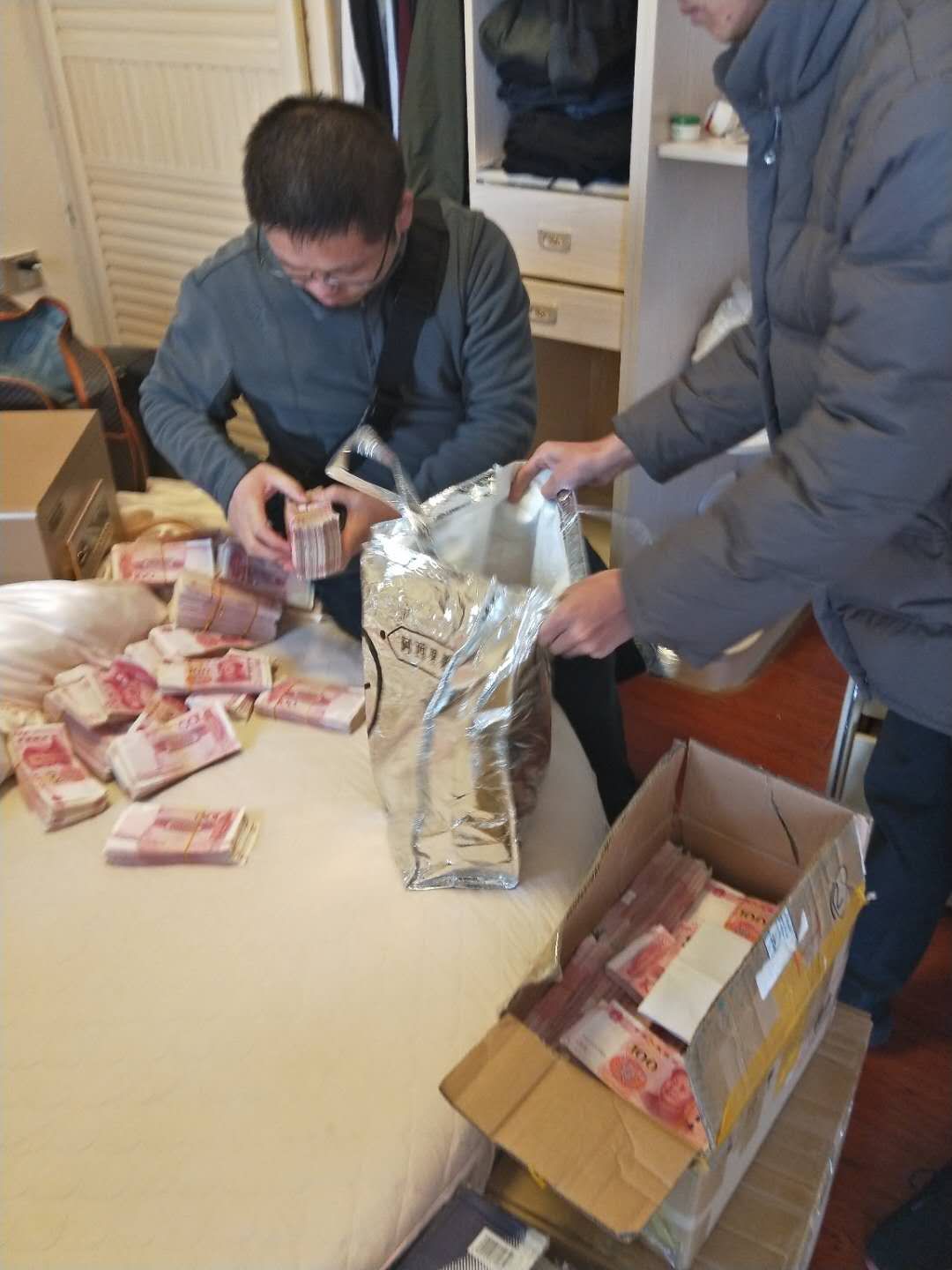 电信诈骗周口警方破获亿元电信诈骗案 从嫌疑人家中搜出561万赃款