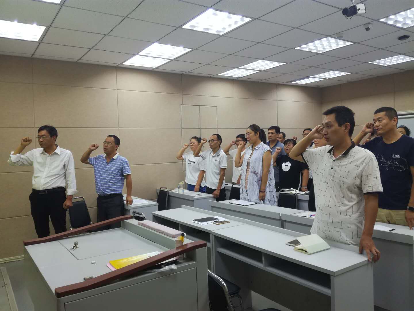 荥阳市汜水镇第一初级中学举行"向李芳同志学习"专题活动