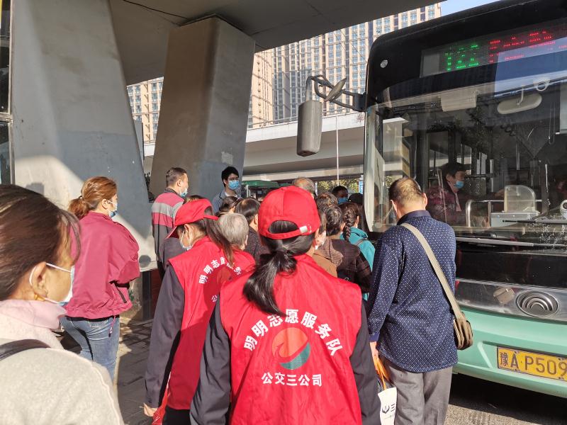 |寒衣节携易燃易爆品上车? 他被志愿者劝下