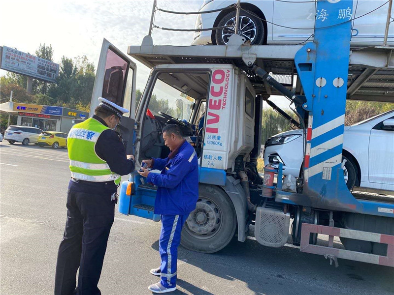 |百日行动，河南高速交警逢“5”严查货车违法行为