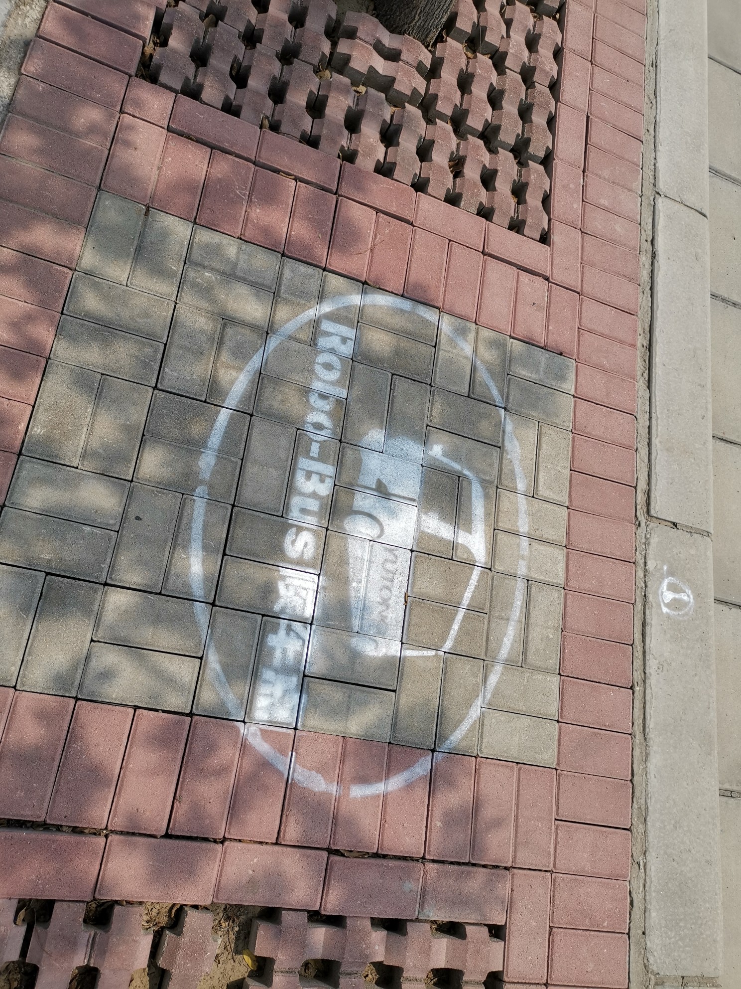 天健|5G无人驾驶网约巴士来啦！郑州高新区投入4台，市民手机可约车免费体验天健湖环线观光