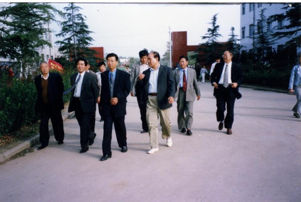 1999郑州市政府对学校申报学历教育进行评估