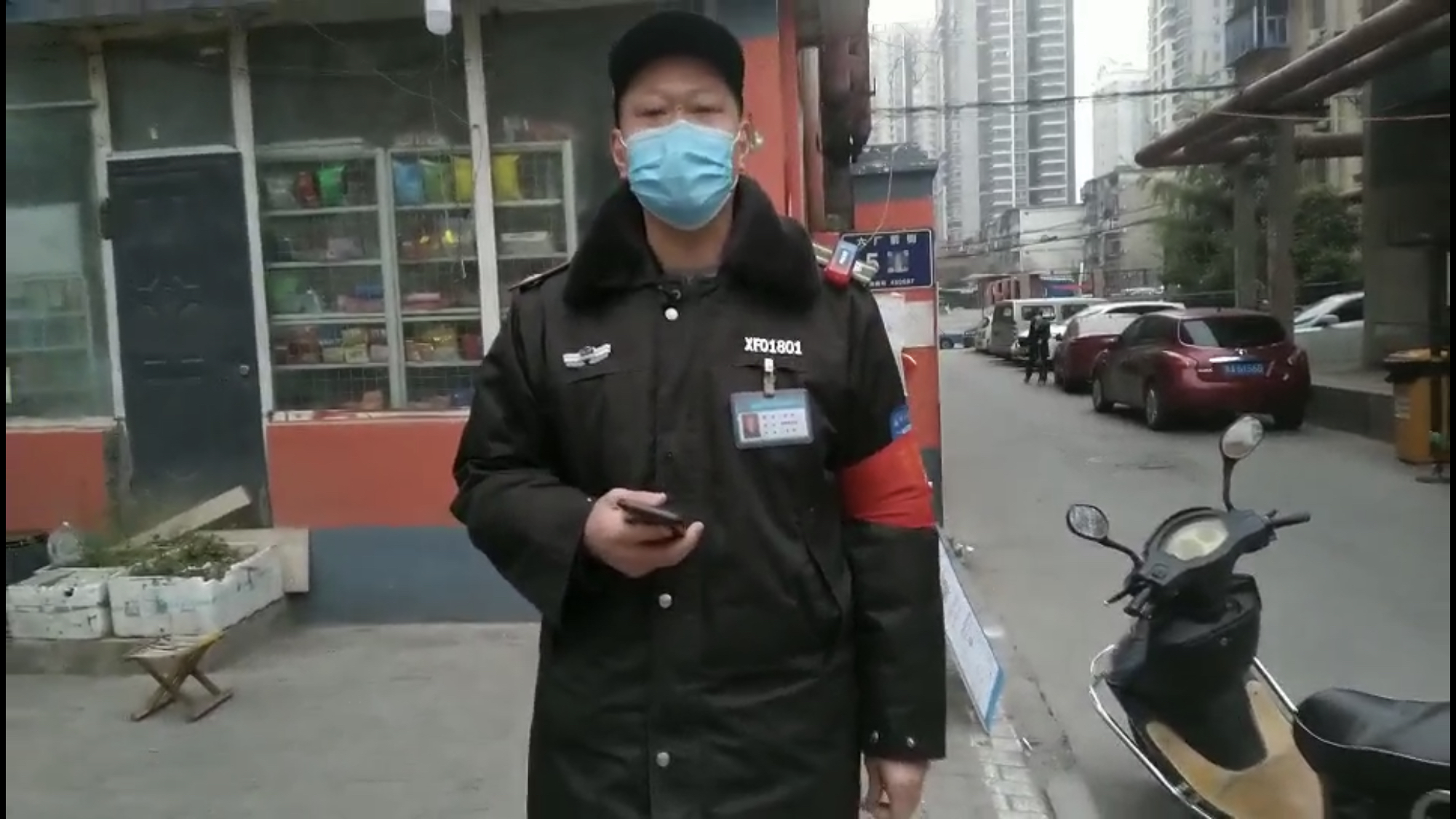 『』好心的哥捡到手机 托热心人找失主