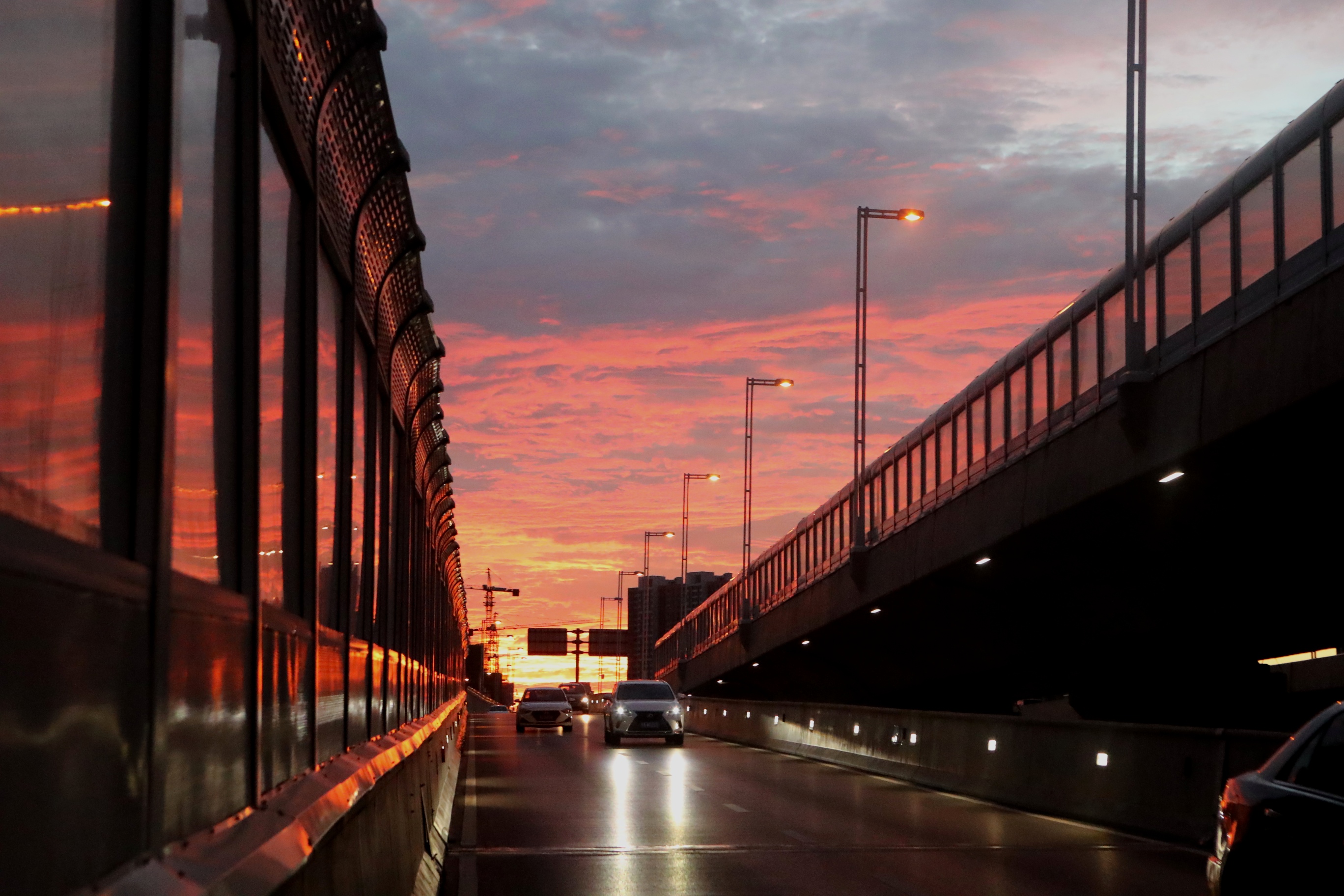 火烧云|火烧云再现郑州你看到了吗？ 阵雨、雷阵雨这两天依然“在线”