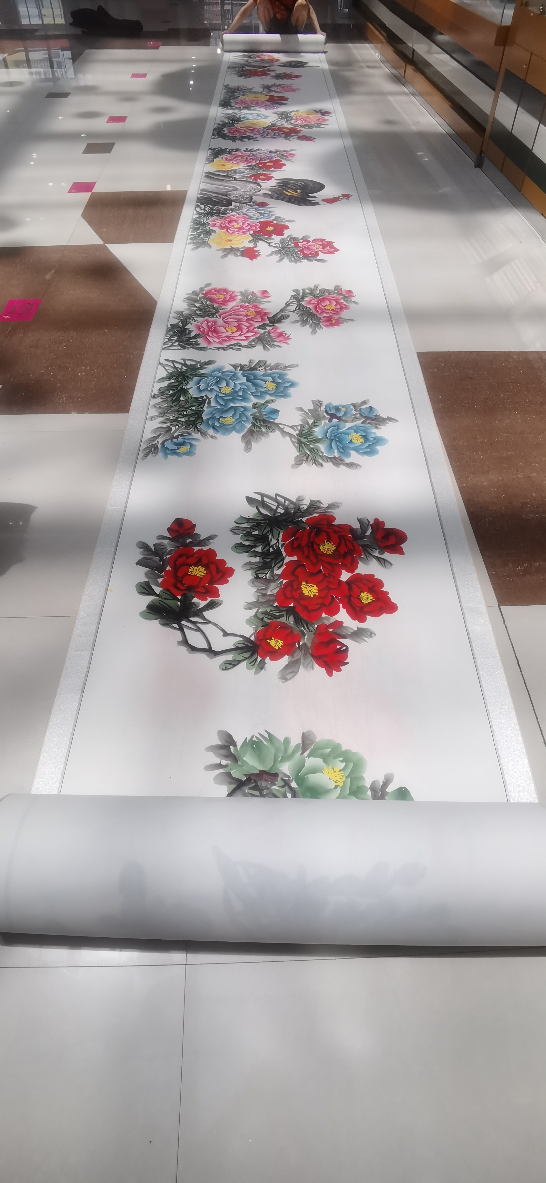 在郑州升龙国际中心一处居民楼,72岁老人王小召的家就在这里.