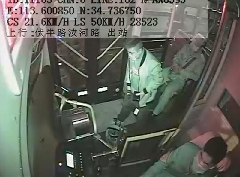 |郑州公交乘客：一元钱的执拗！