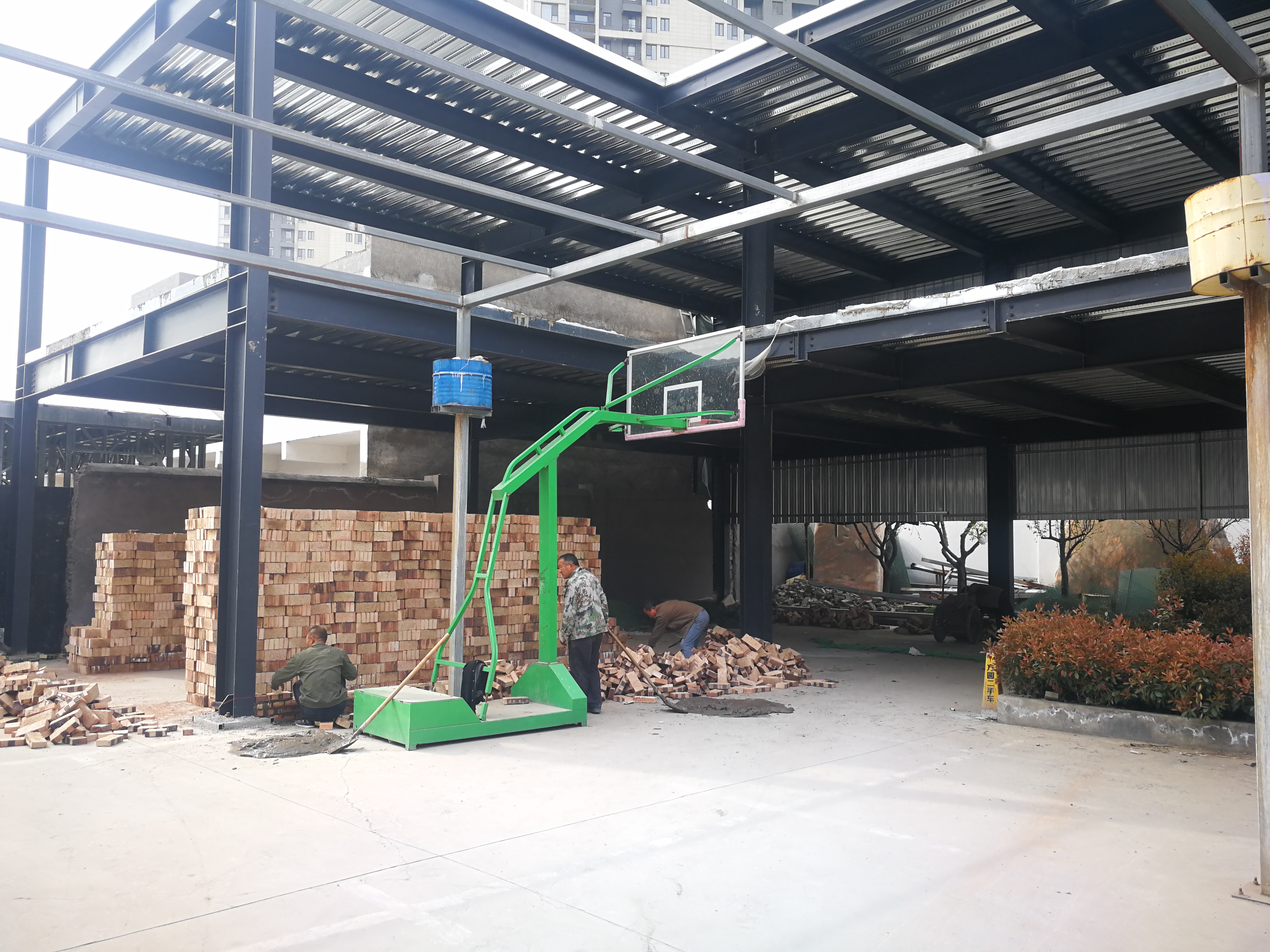 郑州街边建起无证钢架房查处仨月楼嗖嗖长