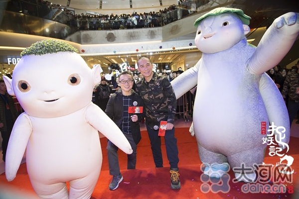 主创和现场所有观众大合影