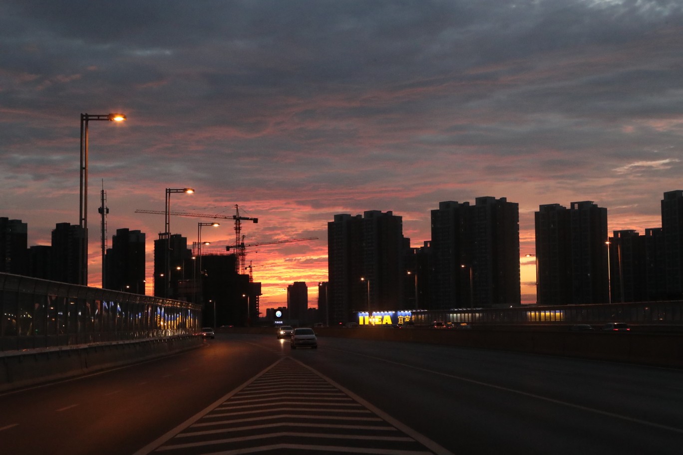 火烧云|火烧云再现郑州你看到了吗？ 阵雨、雷阵雨这两天依然“在线”