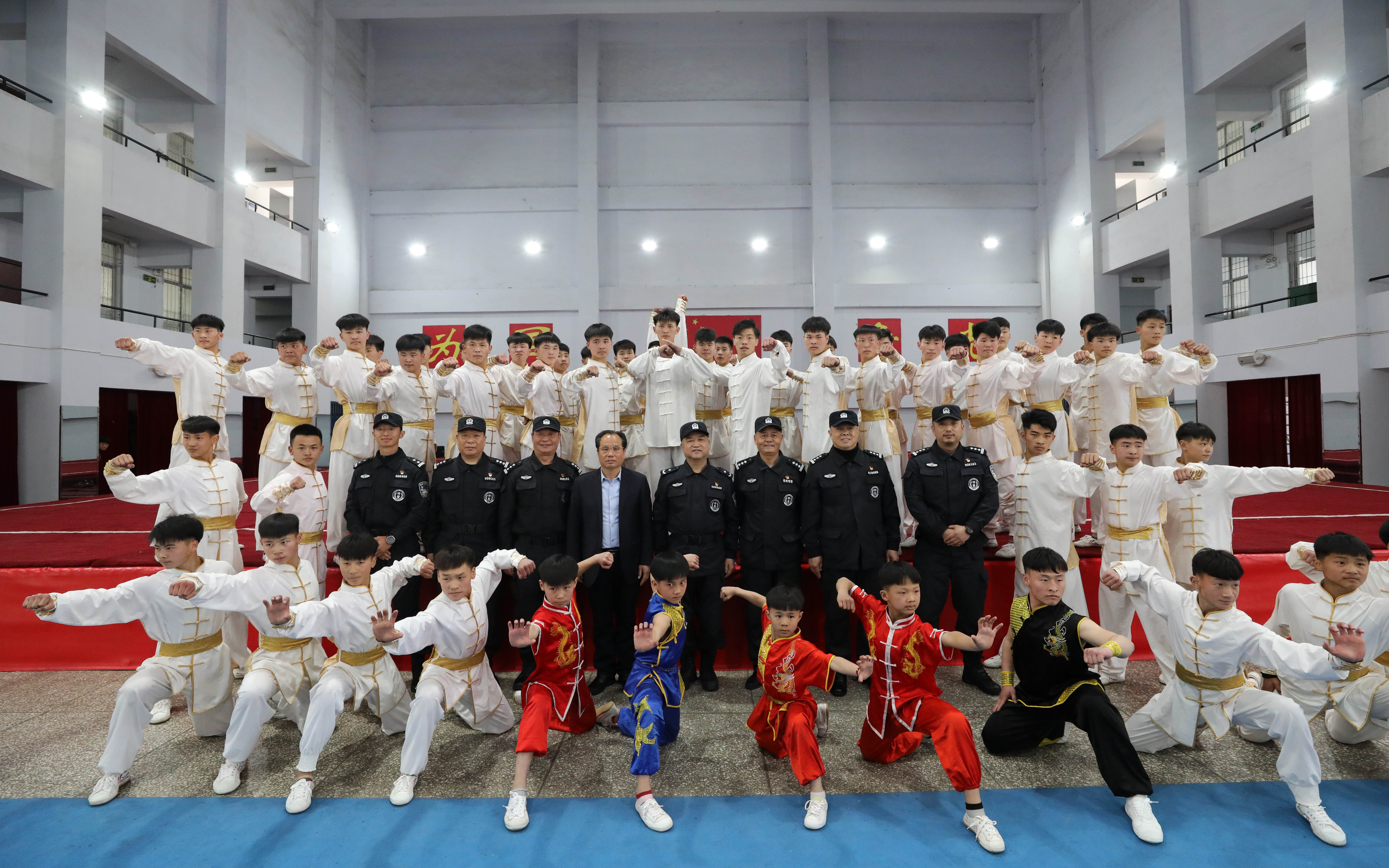 全国武术散打冠军赛 由塔沟武校学员组成的河南队收获4金_比赛_金牌_男子