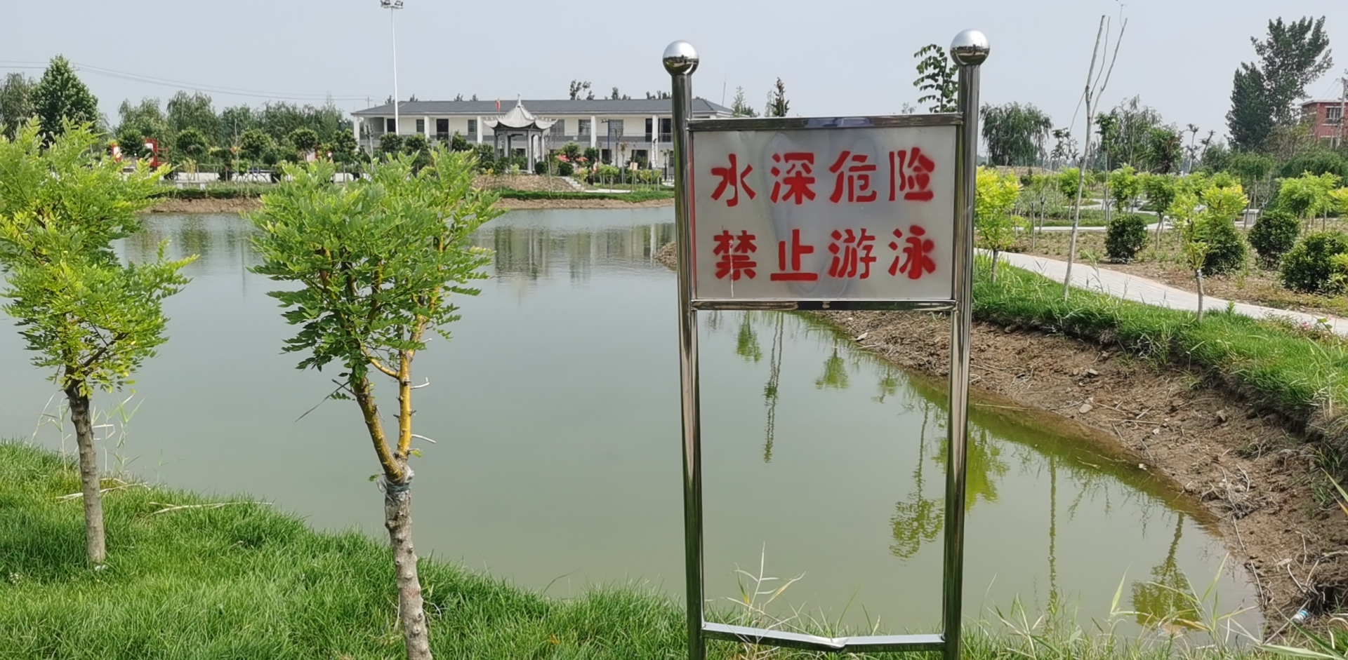 |痛心！3兄弟池塘边玩耍溺亡 其中两个为不满3周岁的双胞胎