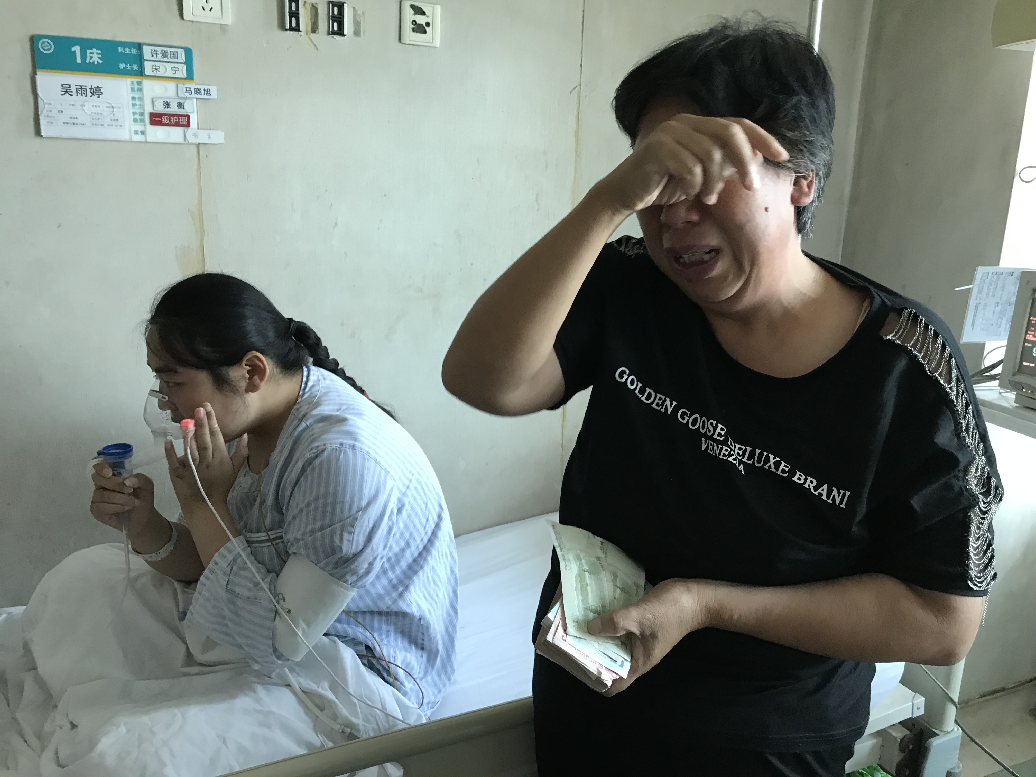 周口女孩发烧到医院一查竟患上白血病妈妈哭成泪人