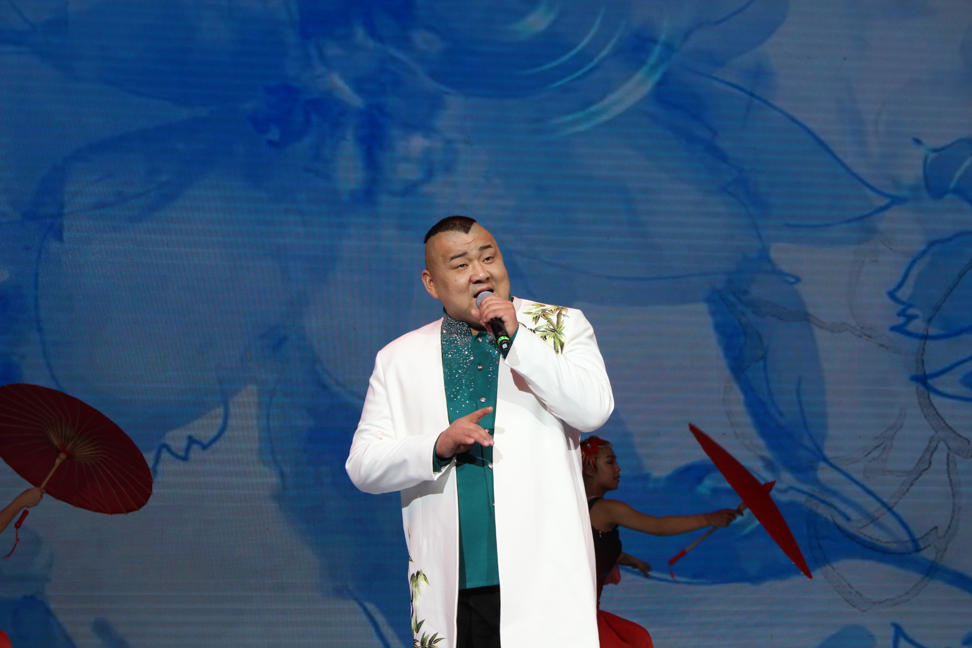 大河网景之暖暖新年今晚8点河南首次举办手机春晚陪您过小年