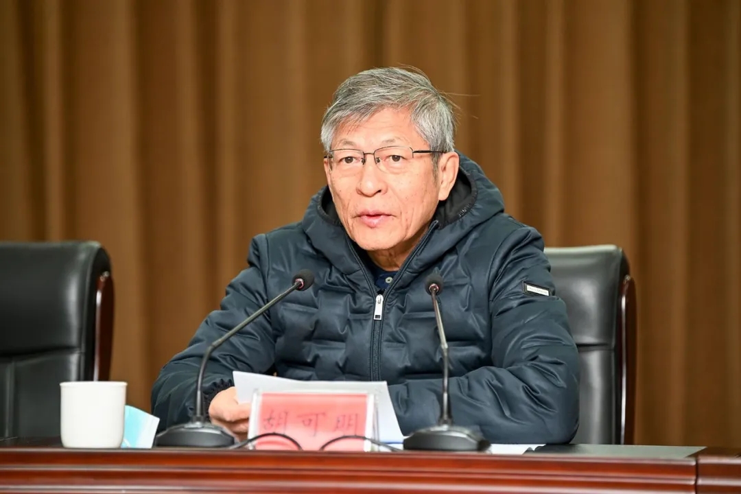 慈善情暖万家捐赠2000件羽绒服为许昌平顶山困难群众送温暖