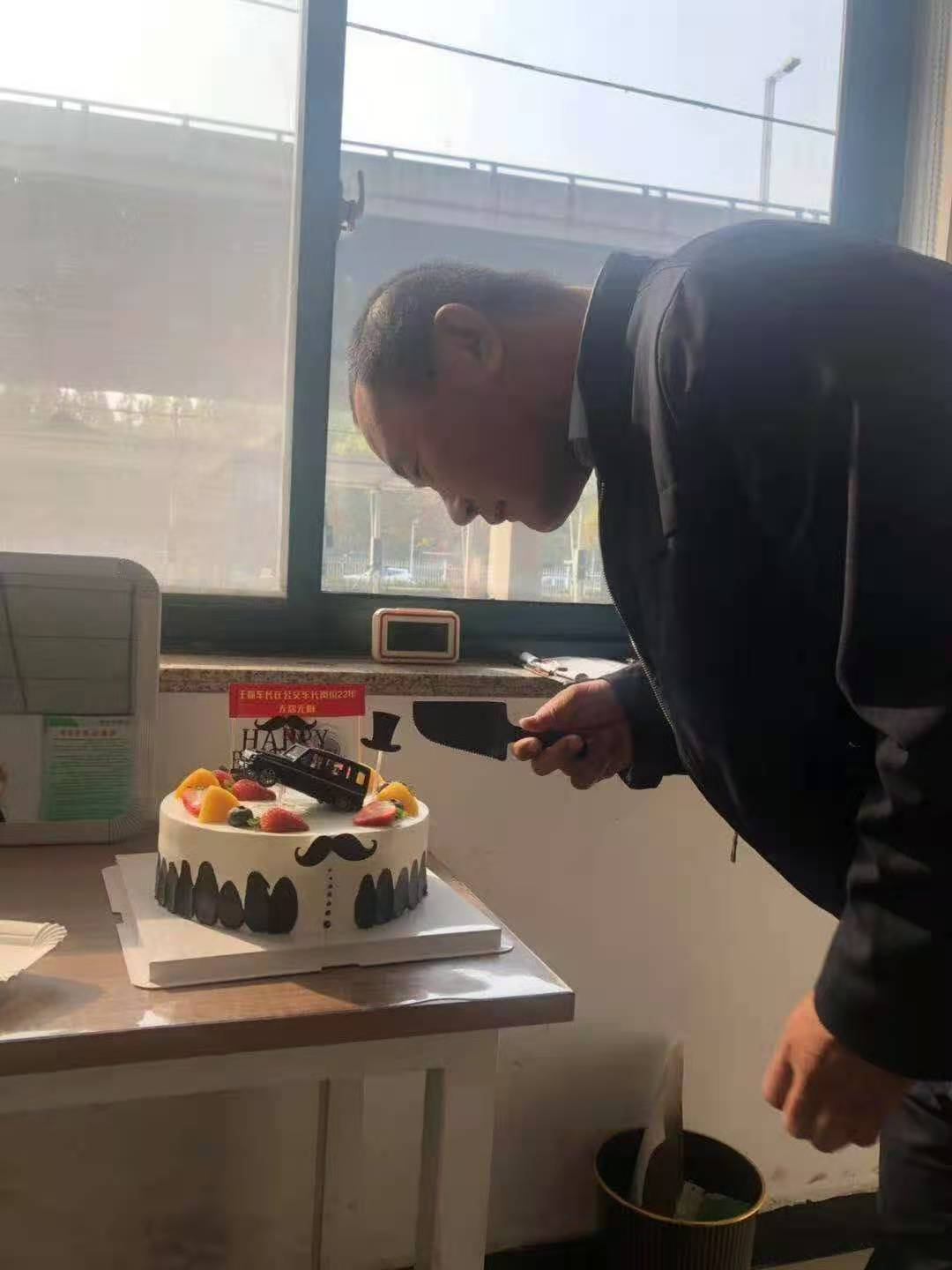 |风风雨雨二十载 今天他为何眼眶湿润？