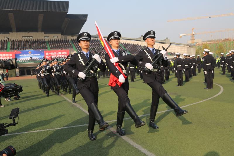 【大河网景】全国交警郑州大比武今日揭幕 现场大图来了