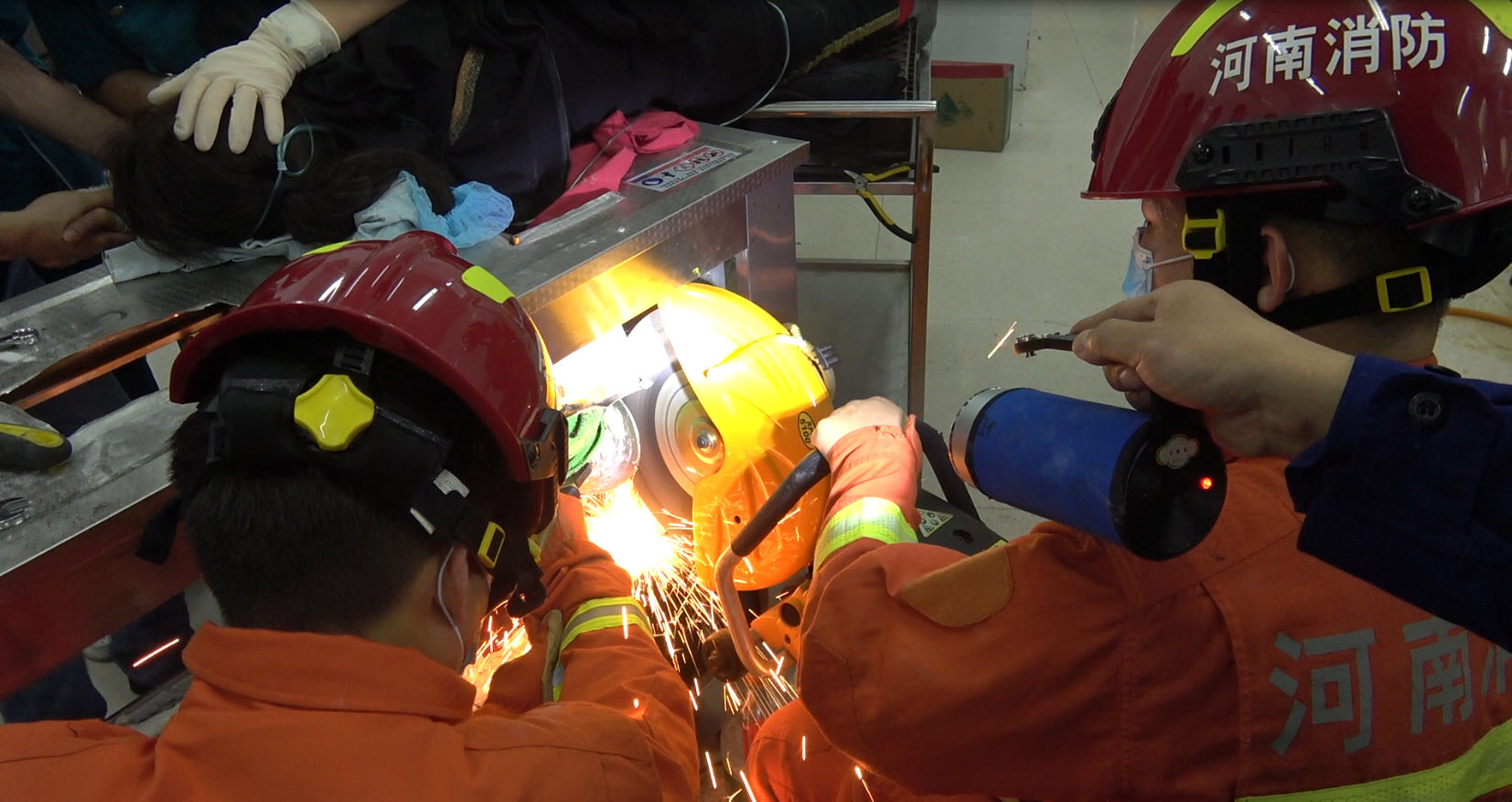 |“疼死我了！快受不了了！”三门峡一女子被馍头成型机“咬手” ……