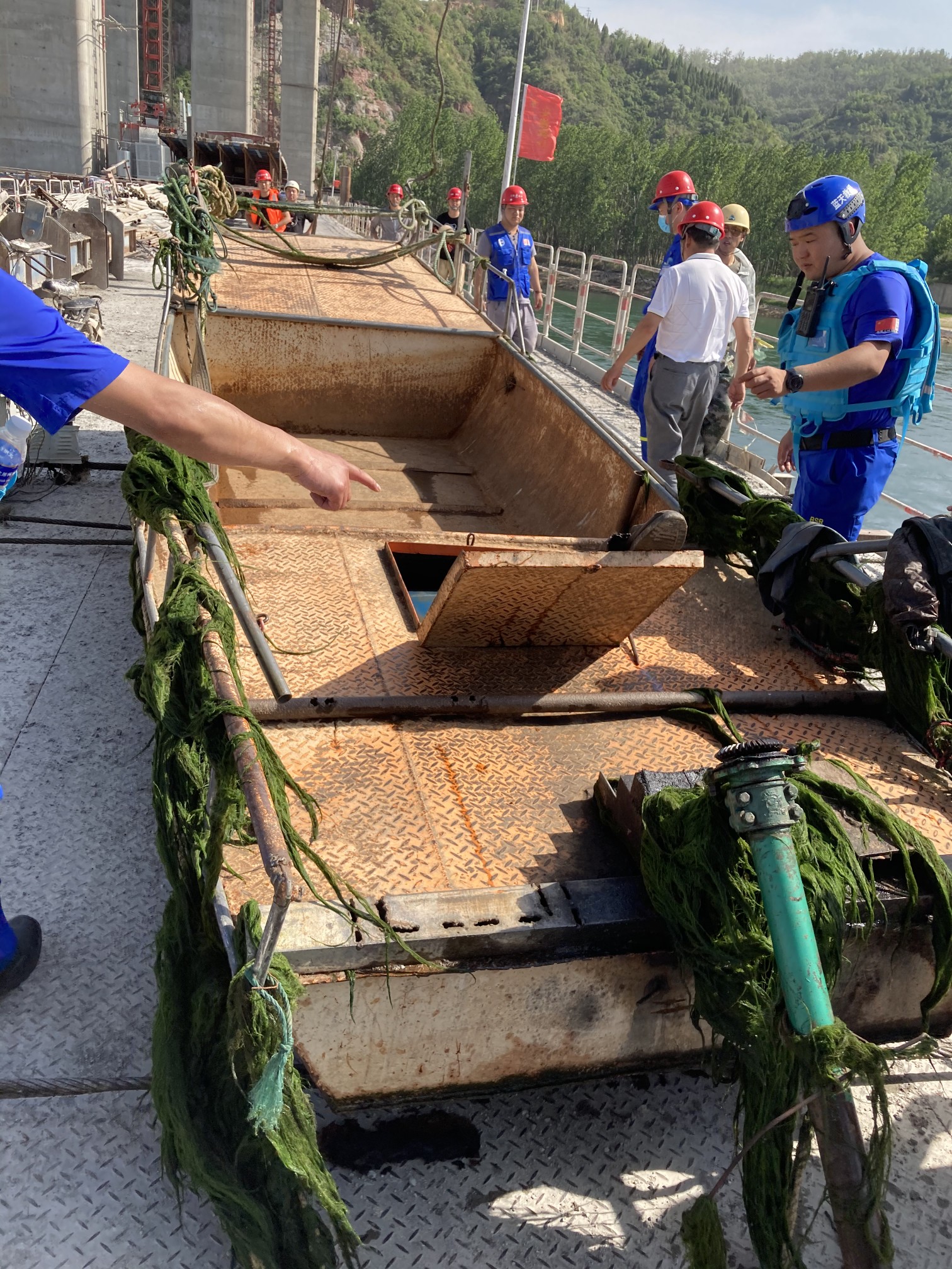 关注丨小浪底水域发生翻船事故失踪两人仍在搜救中