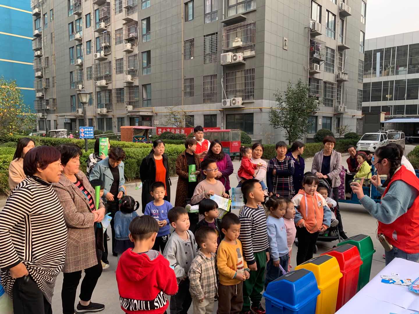 |红蓝黄绿要看清 生活垃圾分门别类投放图解来了