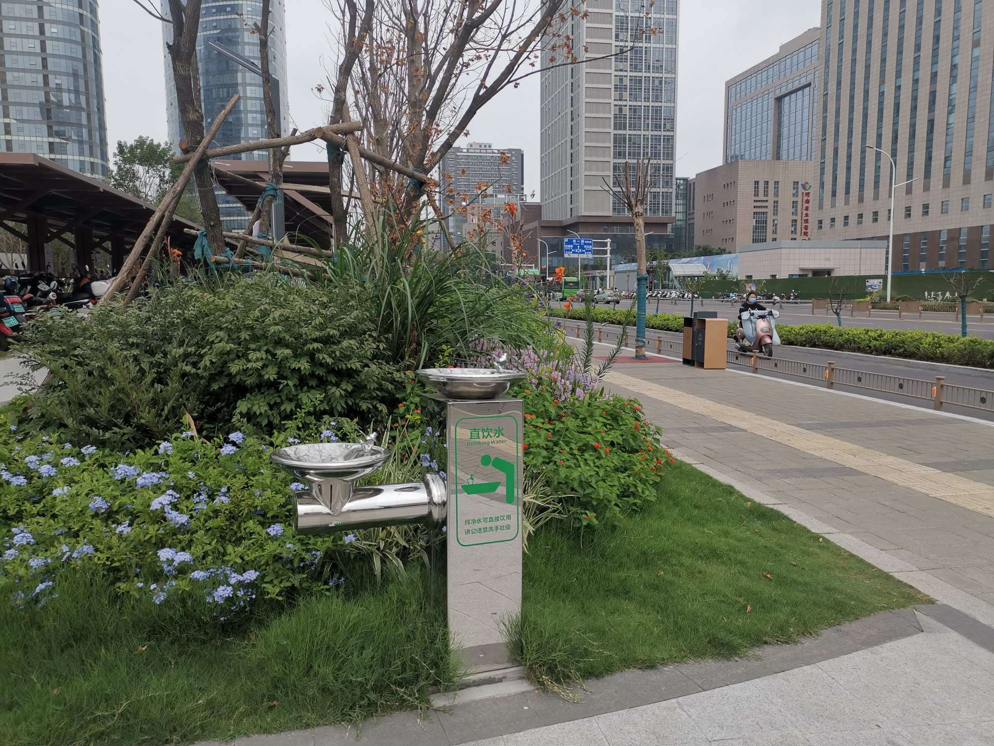 直饮水|记者探访直饮水机“落户”郑州游园，如何令其长久“安家”？