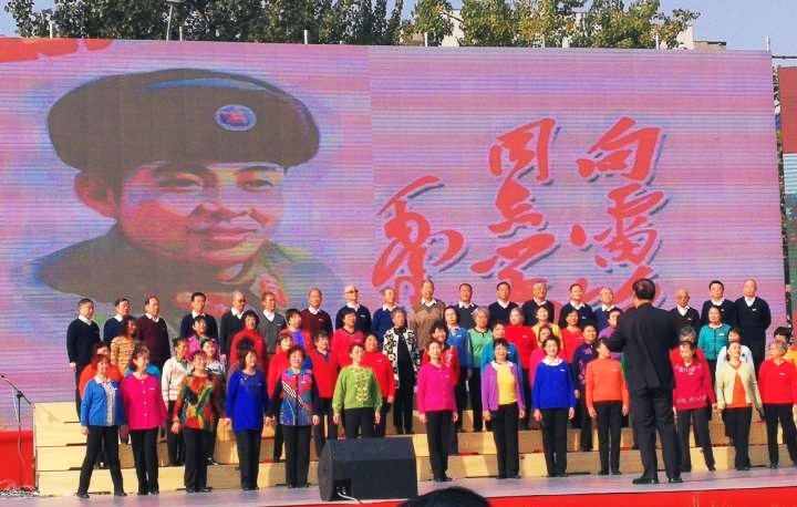 校友纪念徽章合影_河南省实验中学60周年校庆_河南省实验中学网站
